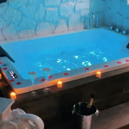 Refuge Tropical - Pour Couple Avec Balneo 2 Places Et Cinema Geant